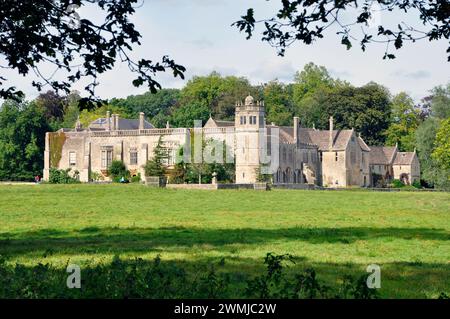 L'abbazia di Lacock nel Wiltshire. Sede del museo fotografico Fox Talbot. Origionalmente un convento agostiniano fino alla dissoluzione dei monasteri in t Foto Stock