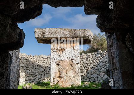 Torrellisar Vell Taula, Alaior, Minorca, Isole Baleari, Spagna Foto Stock