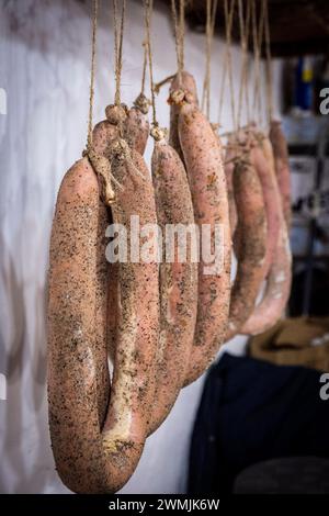 Essiccazione delle salsicce, macello tradizionale del maiale nero di Maiorca, Maiorca, Isole Baleari, Spagna Foto Stock