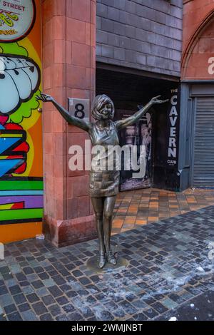 La Cilla Black Statue a Mathew St Liverpool Foto Stock