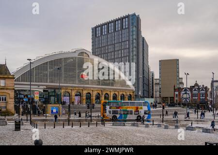 Stazione Liverpool lime St nella neve Foto Stock