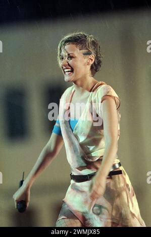 Padova Italia 2001-06-02: Irene grandi, cantante italiana, durante la trasmissione televisiva “Festivalbar 2001” Foto Stock