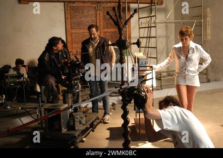 Milano 28-04-2003: Irene grandi, cantante italiana, durante il backstage fotografico del video della canzone "prima di partire per un lungo viaggio". Foto Stock