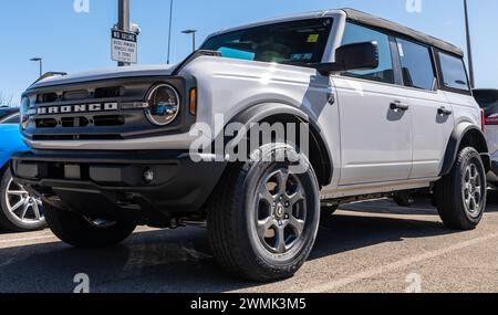 Un nuovo SUV Ford Bronco a quattro porte in vendita presso una concessionaria Foto Stock