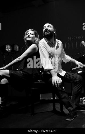 Milano Italia 22/10/2012: Irene grandi, cantante italiana, e il pianista jazz Stefano Bollani durante la presentazione del nuovo album di cover "Irene grandi & Stefano Bollani" Foto Stock