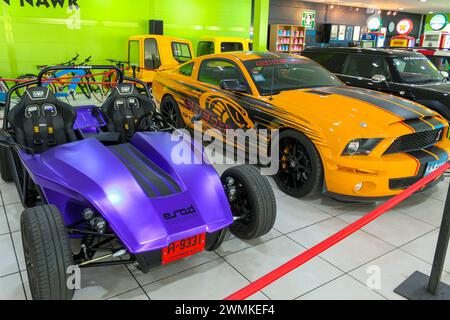 Pattaya, Tailandia - 25 novembre 2020: Collezione di auto fresche nel Giardino tropicale di Nongnooch (o Nong Nooch) Foto Stock