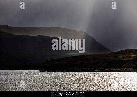 Kolgrafarjordur, vicino al porto di Grundarfjordur, penisola di Snaefellsnes nell'Islanda occidentale; Grundarfjordur, Islanda Foto Stock