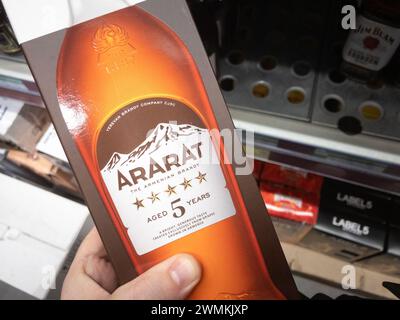 Foto di una bottiglia di Ararat Cognac in vendita a Belgrado, Serbia. Ararat è un marchio di brandy armeno prodotto 10 anni prima della Yerevan Brandy Co Foto Stock