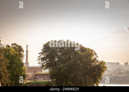 Foto della statua del pobednik a Kalemegdan, Belgrado, Serbia. Pobednik è un monumento nella città alta della fortezza di Belgrado, costruito per commemorare Foto Stock