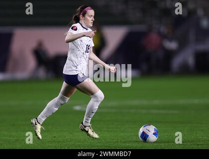 Carson, California, Stati Uniti. 26 febbraio 2024. Il centrocampista degli Stati Uniti ROSE LAVELLE (16) dribbla con la palla durante una partita a gironi della CONCACAF W Gold Cup tra Stati Uniti e Messico al Dignity Health Sports Park di Carson, California. (Immagine di credito: © Brenton TSE/ZUMA Press Wire) SOLO PER USO EDITORIALE! Non per USO commerciale! Crediti: ZUMA Press, Inc./Alamy Live News Foto Stock