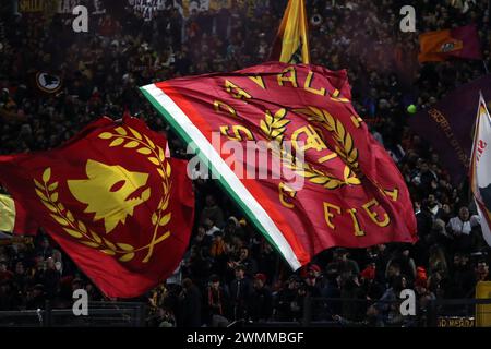 Roma, Italia. 26 febbraio 2024. Roma, Italia 26.02.2024: I tifosi della Roma in tribuna davanti all'Italia di serie A TIM 2023-2024 partita di calcio ROMA vs FC Torino allo Stadio Olimpico di Roma. Credito: Agenzia fotografica indipendente/Alamy Live News Foto Stock