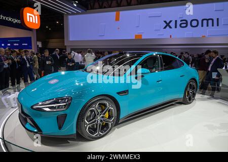 Elektro-Limousine SU7, Xiaomi Messestand, MWC Mobile World Congress, Barcellona, Spanien Foto Stock