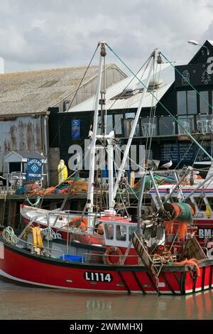 Barche da pesca nel porto, Whitstable, Kent, Regno Unito. Foto Stock