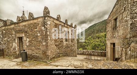 Monastero di San Xoán de Caaveiro, 11th ° secolo in stile romanico, Fragas do Eume Parco Naturale, Pontedeume, la Coruna, Galizia, Spagna, Europa Foto Stock