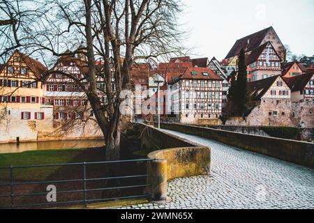 Case gotiche in legno - vista pittoresca della città vecchia di Schwabisch Hall, Germania Foto Stock