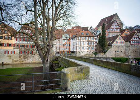 Case gotiche in legno - vista pittoresca della città vecchia di Schwabisch Hall, Germania Foto Stock