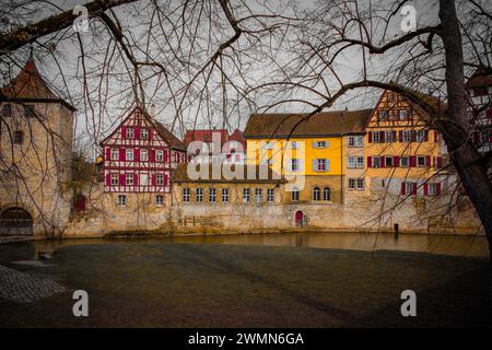 Case gotiche in legno - vista pittoresca della città vecchia di Schwabisch Hall, Germania Foto Stock