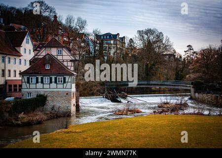 Case gotiche in legno - vista pittoresca della città vecchia di Schwabisch Hall, Germania Foto Stock