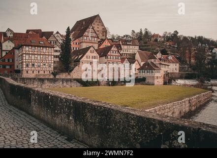 Case gotiche in legno - vista pittoresca della città vecchia di Schwabisch Hall, Germania Foto Stock