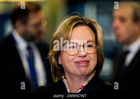 L'Aia, Paesi Bassi. 27 febbraio 2024. Catherine De bolle, direttore esecutivo di Europol, nella foto, durante una visita reale presso la sede centrale di Europol a l'Aia, nei Paesi Bassi, martedì 27 febbraio 2024. Europol è l'agenzia di polizia europea incaricata di aiutare gli Stati membri dell'Unione europea a prevenire e combattere tutte le forme gravi di criminalità organizzata e internazionale, criminalità informatica e terrorismo. Credito: Belga News Agency/Alamy Live News Foto Stock