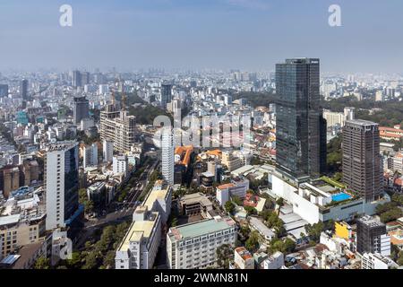 Vista della città di ho chi Minh (Saigon) dalla piattaforma di osservazione della torre finanziaria Bitexco, Vietnam Foto Stock