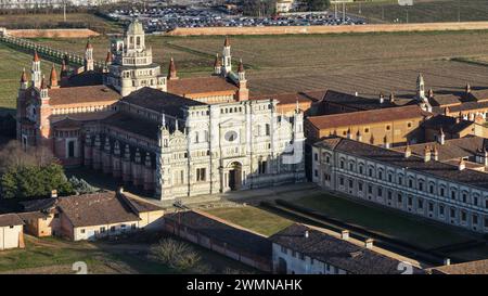 Il drone colpì il monastero della Certosa di Pavia con prati in Italia, Pavia Foto Stock