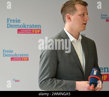 Duesseldorf, Germania. 27 febbraio 2024. Henning Höne, leader del gruppo parlamentare FDP nel parlamento statale della Repubblica democratica tedesca, parla della politica scolastica in materia di NRW e di energia da fusione. Crediti: Florian Gut/dpa/Alamy Live News Foto Stock