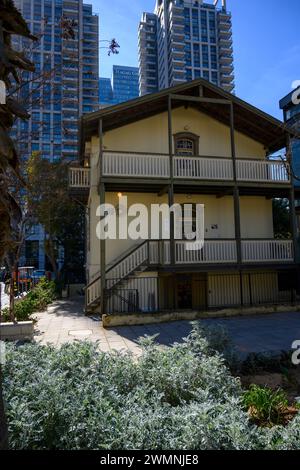 Centro informazioni turistiche in un edificio ricostruito della colonia dei Templari Sarona, nel centro di Tel Aviv. Questa colonia era la terza colonia della T Foto Stock