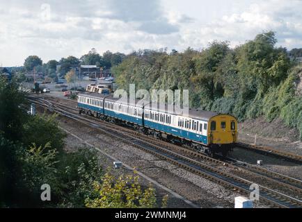 Unità multiple diesel classe 205 “thumper” numero 205031 che opera su un servizio Network Southeast in partenza da Basingstoke il 17 ottobre 1992. Foto Stock