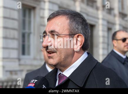 Londra, regno unito, 27 febbraio 2024 Cevdet Yılmaz vice presidente della Turchia visto lasciare l'ufficio di governo Whitehall dopo aver incontrato il credito Richard Lincoln/Alamy Live News Foto Stock