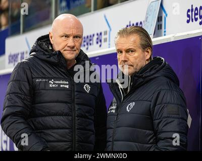 EHC Kloten - Losanna HC, Stimo Arena, National League NL, stagione regolare: Assistenzentrainer Peter Andersson (Losanna) steht neben Cheftrainer Geoff Foto Stock