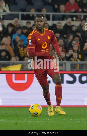 Foto Fabrizio Corradetti/LaPresse 26 febbraio 2024 Roma, Italia - AS Roma vs Torino FC - Campionato italiano di calcio serie A TIM 2023/2024 - Stadio Olimpico. Nella foto: Evan Ndicka (AS Roma); 26 febbraio 2024 Roma, Italia - AS Roma vs Torino FC - Campionato Italiano di calcio serie A 2023/2024 - Stadio Olimpico. Nella foto: Evan Ndicka (COME Roma); Foto Stock