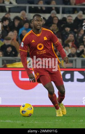 Foto Fabrizio Corradetti/LaPresse 26 febbraio 2024 Roma, Italia - AS Roma vs Torino FC - Campionato italiano di calcio serie A TIM 2023/2024 - Stadio Olimpico. Nella foto: Evan Ndicka (AS Roma); 26 febbraio 2024 Roma, Italia - AS Roma vs Torino FC - Campionato Italiano di calcio serie A 2023/2024 - Stadio Olimpico. Nella foto: Evan Ndicka (COME Roma); Foto Stock