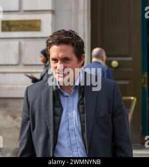 Londra, Regno Unito. 26 febbraio Johnny Mercer, Ministro dei Veterani visto fuori dall'ufficio del gabinetto 70 Whitehall credito: Richard Lincoln/Alamy Live News Foto Stock