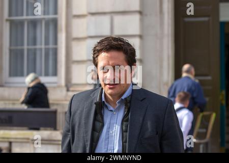 Londra, Regno Unito. 26 febbraio Johnny Mercer, Ministro dei Veterani visto fuori dall'ufficio del gabinetto 70 Whitehall credito: Richard Lincoln/Alamy Live News Foto Stock