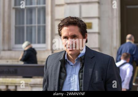 Londra, Regno Unito. 26 febbraio Johnny Mercer, Ministro dei Veterani visto fuori dall'ufficio del gabinetto 70 Whitehall credito: Richard Lincoln/Alamy Live News Foto Stock