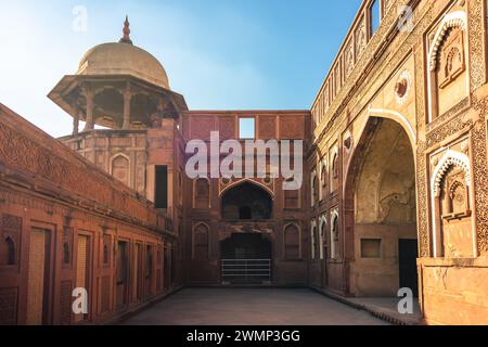 Jahangir Palace of Agra Fort, noto anche come Red Fort, situato ad Agra, India Foto Stock