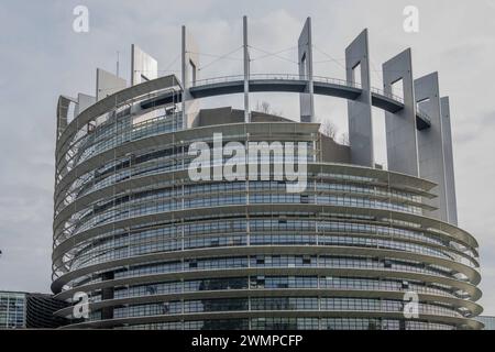 Moderne Architektur des Europäischen Parlaments , Politik, Frankreich, Straßburg, Grand Est, 27.02.2024, EU-Parlamentsgebäude in Straßburg, *** architettura moderna del Parlamento europeo, politica, Francia, Strasburgo, Grand Est, 27 02 2024, edificio del Parlamento europeo a Strasburgo, Foto Stock