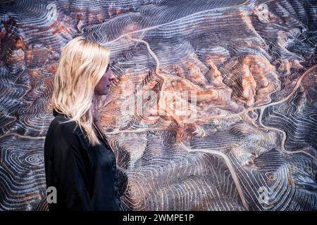 Londra, Regno Unito. 27 febbraio 2024. Erosion Control #2, Yesilhisar, of Central Anatolia, Türkiye, 2022 - Edward Burtynsky, New Works, una mostra personale alla Flowers Gallery, Londra. Ciò coincide con la retrospettiva della Galleria Saatchi. La mostra si svolge dal 27 febbraio al 6 aprile 2024. Crediti: Guy Bell/Alamy Live News Foto Stock