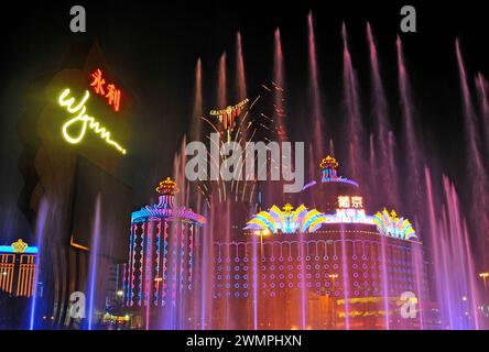 Fontana e casinò di notte Macao Cina Foto Stock