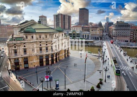 Arriaga Antzokia, Areatzako Zubia, Arriaga Plaza, Ria del Nervión, Bilbao, Bizkaia, Paesi Baschi, Spagna, Europa Foto Stock