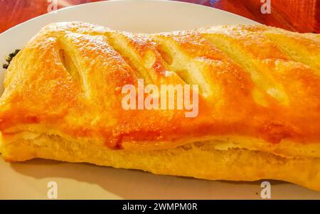 Piatti tipici messicani, Tacos Empanadas Rolls e Tamales a El Cafecito a Zicatela Puerto Escondido, Oaxaca, Messico. Foto Stock