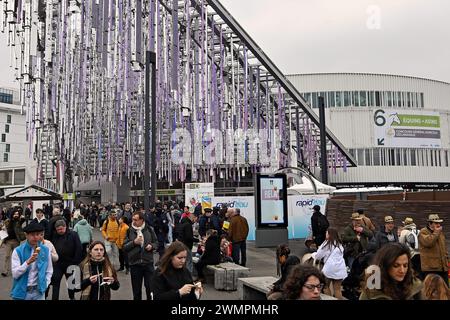 Nancy, Francia. 27 febbraio 2024. © PHOTOPQR/l'EST REPUBLICAIN/Cedric JACQUOT ; Nancy ; 27/02/2024 ; SALON DE l'AGRICULTURE 2024 - PARIS EXPO PORTE DE VERSAILLES - 60E EDITION - PUBLIC - VISITEURS - FREQUENTATION la 60ème édition du Salon International de l'Agriculture 2024 au Parc des Expos de Paris porte de Versailles. Le Pavillon 6 : équins et asins. Parigi, 27 février 2024. Foto Cédric Jacquot credito: MAXPPP/Alamy Live News Foto Stock