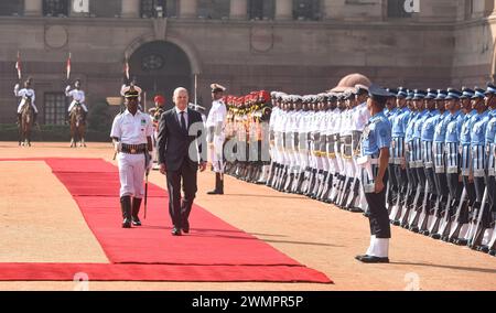 Narendra modi incontra Olaf Scholz, il cancelliere federale tedesco Olaf Scholz, che ispeziona una guardia d'onore durante un ricevimento cerimoniale al Rashtrapati Bhavan a nuova Delhi, India, sabato 25 febbraio 2023. Nuova Delhi Delhi India Copyright: XSondeepxShankarx Foto Stock