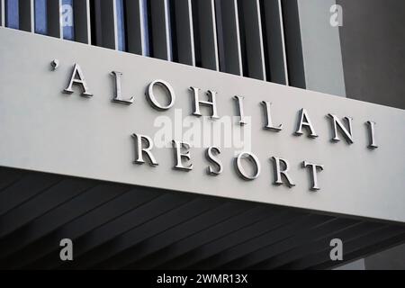 Honolulu Hawaii - 9 dicembre 2023: Ingresso tendone all'hotel di lusso Waikiki Beach 'Alohilani Resort Foto Stock