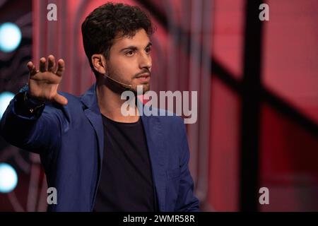 Napoli, Italia. 4 febbraio 2024. Vincenzo Comunale ha visto parlare al famoso spettacolo comico "Mad in Italy" all'auditorium RAI di Napoli. (Credit Image: © Francesco Cigliano/SOPA Images via ZUMA Press Wire) SOLO PER USO EDITORIALE! Non per USO commerciale! Foto Stock