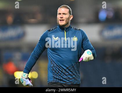 Loris Karius del Newcastle United si scalda in vista della partita, durante la 5a partita di fa Cup degli Emirati, Blackburn Rovers vs Newcastle United a Ewood Park, Blackburn, Regno Unito, 27 febbraio 2024 (foto di Cody Froggatt/News Images) Foto Stock