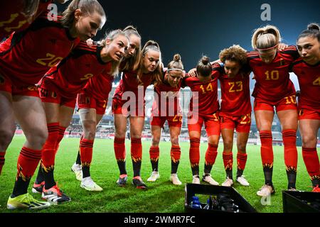 Lovanio, Belgio. 27 febbraio 2024. I giocatori belgi si sono riuniti durante una partita di calcio tra la nazionale belga femminile, le fiamme rosse e l'Ungheria, il ritorno nelle partite di promozione e retrocessione della competizione UEFA Women's Nations League 2023-2024 Liga A, martedì 27 febbraio 2024, a Heverlee, Lovanio. Il Belgio ha vinto la partita di andata con un punteggio di 1-5. BELGA PHOTO DAVID CATRY credito: Belga News Agency/Alamy Live News Foto Stock