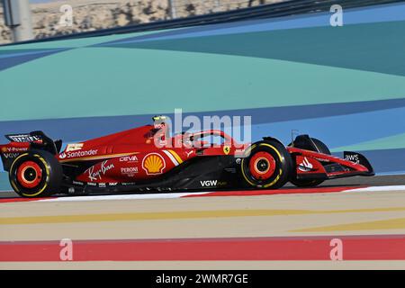 Sakhir, Bahrein. 22 febbraio 2024. BAHRAIN, Sakhir, 22 febbraio: N. 55, Carlos SAINZ Jr., ESP, team Scuderia Ferrari, SF-24 durante il secondo giorno dei test di F1 al Bahrain International Circuit il 22 febbraio 2024 in Bahrain, test pre-stagione di Formula 1, foto e copyright Jerry ANDRE/ATP Images (ANDRE Jerry/ATP/SPP) crediti: SPP Sport Press Photo. /Alamy Live News Foto Stock