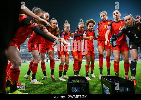 Lovanio, Belgio. 27 febbraio 2024. I giocatori belgi si sono riuniti durante una partita di calcio tra la nazionale belga femminile, le fiamme rosse e l'Ungheria, il ritorno nelle partite di promozione e retrocessione della competizione UEFA Women's Nations League 2023-2024 Liga A, martedì 27 febbraio 2024, a Heverlee, Lovanio. Il Belgio ha vinto la partita di andata con un punteggio di 1-5. BELGA PHOTO DAVID CATRY credito: Belga News Agency/Alamy Live News Foto Stock